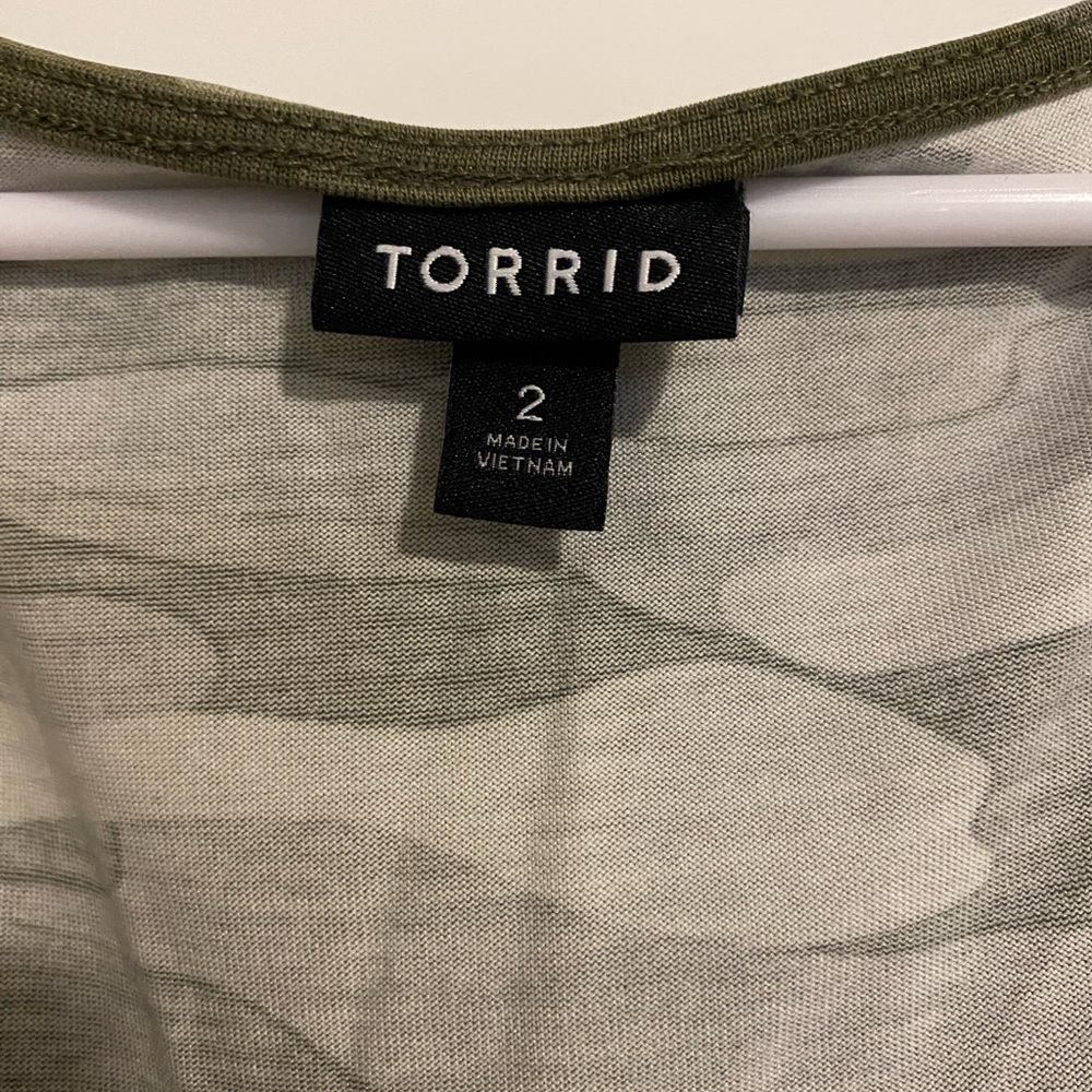 Torrid Green Camouflage Tank Top Relaxed Fit - Picture 2 of 4